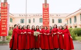 Phụ nữ Công an Thủ đô thướt tha áo dài mừng Ngày Quốc tế Phụ nữ 