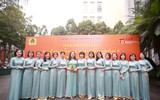 Phụ nữ Công an Thủ đô thướt tha áo dài mừng Ngày Quốc tế Phụ nữ 