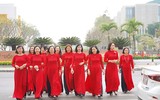 Phụ nữ Công an Thủ đô thướt tha áo dài mừng Ngày Quốc tế Phụ nữ 