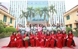 Phụ nữ Công an Thủ đô thướt tha áo dài mừng Ngày Quốc tế Phụ nữ 