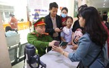 Công an Hà Nội hướng dẫn, hỗ trợ người dân thực hiện dịch vụ công trực tuyến