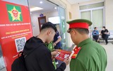Công an Hà Nội hướng dẫn, hỗ trợ người dân thực hiện dịch vụ công trực tuyến