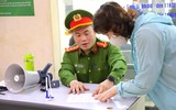 Công an Hà Nội hướng dẫn, hỗ trợ người dân thực hiện dịch vụ công trực tuyến