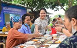 Quán cơm 2.000 đồng ở Hà Nội và nụ cười của những bệnh nhân ung thư