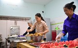 Quán cơm 2.000 đồng ở Hà Nội và nụ cười của những bệnh nhân ung thư