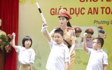 Công an Hà Nội tuyên truyền an toàn giao thông cho học sinh tiểu học 
