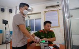 Công an Hà Nội căng mình trong 