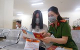 Công an Hà Nội căng mình trong 