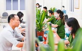 Công an Hà Nội căng mình trong 
