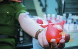 Hàng trăm chiến sĩ Cảnh sát cơ động tham gia hiến máu tình nguyện