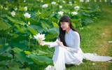 Xúc động với bộ ảnh cô gái bị ung thư bên đầm sen trắng