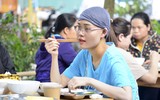 Xúc động với bộ ảnh cô gái bị ung thư bên đầm sen trắng