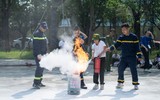 Học sinh Hà Nội học cách sinh tồn, thoát hiểm khi có cháy