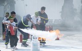 Học sinh Hà Nội học cách sinh tồn, thoát hiểm khi có cháy