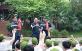 Học sinh Hà Nội học cách sinh tồn, thoát hiểm khi có cháy