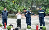Học sinh Hà Nội học cách sinh tồn, thoát hiểm khi có cháy