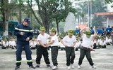 Học sinh Hà Nội học cách sinh tồn, thoát hiểm khi có cháy