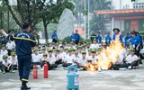 Học sinh Hà Nội học cách sinh tồn, thoát hiểm khi có cháy