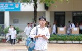 Thí sinh ở Hà Nội vui vẻ, tự tin sau môn thi đầu tiên