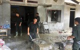 Hàng trăm Cảnh sát Cơ động giúp dân dọn bùn từ vụ vỡ cống tràn xả thải ở Lào Cai