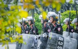 Hình ảnh ấn tượng của Cảnh sát cơ động tập huấn điều lệnh võ thuật dưới nắng thu Hà Nội