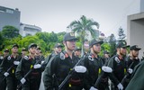 Hình ảnh ấn tượng của Cảnh sát cơ động tập huấn điều lệnh võ thuật dưới nắng thu Hà Nội