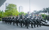 Hình ảnh ấn tượng của Cảnh sát cơ động tập huấn điều lệnh võ thuật dưới nắng thu Hà Nội