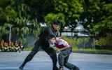 Hình ảnh ấn tượng của Cảnh sát cơ động tập huấn điều lệnh võ thuật dưới nắng thu Hà Nội