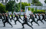 Hình ảnh ấn tượng của Cảnh sát cơ động tập huấn điều lệnh võ thuật dưới nắng thu Hà Nội
