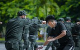 Hình ảnh ấn tượng của Cảnh sát cơ động tập huấn điều lệnh võ thuật dưới nắng thu Hà Nội
