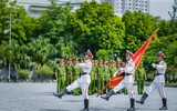 Hình ảnh ấn tượng của Cảnh sát cơ động tập huấn điều lệnh võ thuật dưới nắng thu Hà Nội