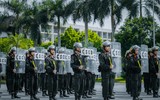 Hình ảnh ấn tượng của Cảnh sát cơ động tập huấn điều lệnh võ thuật dưới nắng thu Hà Nội