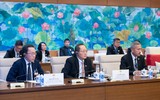 Chủ tịch Quốc hội Vương Đình Huệ hội kiến Thủ tướng Singapore Lý Hiển Long