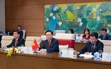 Chủ tịch Quốc hội Vương Đình Huệ hội kiến Thủ tướng Singapore Lý Hiển Long