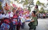 Công an Hà Nội với hành trình tiếp bước đến trường cho trẻ em vùng cao Bình Hẻm