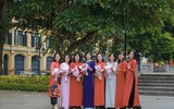 Phụ nữ Thủ đô thướt tha diện áo dài tại phố đi bộ Hồ Gươm 