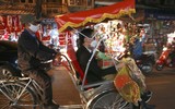 Không khí Giáng sinh nhộn nhịp trên phố Hàng Mã