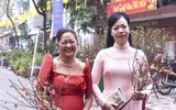 Phu nhân Chủ tịch nước và Phu nhân Tổng thống Philippines tham quan chợ hoa Tết Hàng Lược