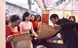 Phu nhân Chủ tịch nước và Phu nhân Tổng thống Philippines tham quan chợ hoa Tết Hàng Lược