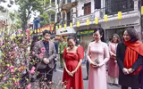 Phu nhân Chủ tịch nước và Phu nhân Tổng thống Philippines tham quan chợ hoa Tết Hàng Lược