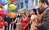 Phu nhân Chủ tịch nước và Phu nhân Tổng thống Philippines tham quan chợ hoa Tết Hàng Lược