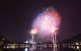 Ngắm những màn pháo hoa lung linh sắc màu trong đêm giao thừa ở Hà Nội