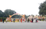 Người dân Thủ đô đến Hoàng thành Thăng Long tận hưởng không khí ngày xuân