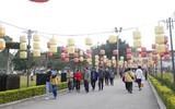 Người dân Thủ đô đến Hoàng thành Thăng Long tận hưởng không khí ngày xuân