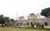 Người dân Thủ đô đến Hoàng thành Thăng Long tận hưởng không khí ngày xuân