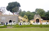 Người dân Thủ đô đến Hoàng thành Thăng Long tận hưởng không khí ngày xuân