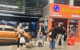 Bến xe ở Hà Nội nhộn nhịp trong ngày đầu năm mới