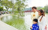 Các điểm du lịch của Hà Nội tấp nập du khách trong ngày cuối kỳ nghỉ Tết Giáp Thìn 