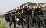 Hình ảnh ấn tượng của Cảnh sát cơ động Hà Nội tập luyện cho Lễ kỷ niệm ngày truyền thống 