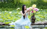 Ngắm đầm sen trắng tinh khôi khoe sắc ở nội thành Hà Nội